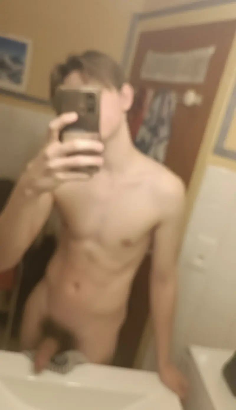 mr9131544 (18) male from FR - sexting partner