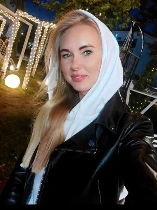 mzocequ (24) female from CA - sexting partner