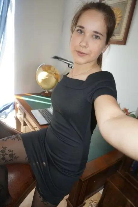 nadas53261 (23) female from GB - sexting partner