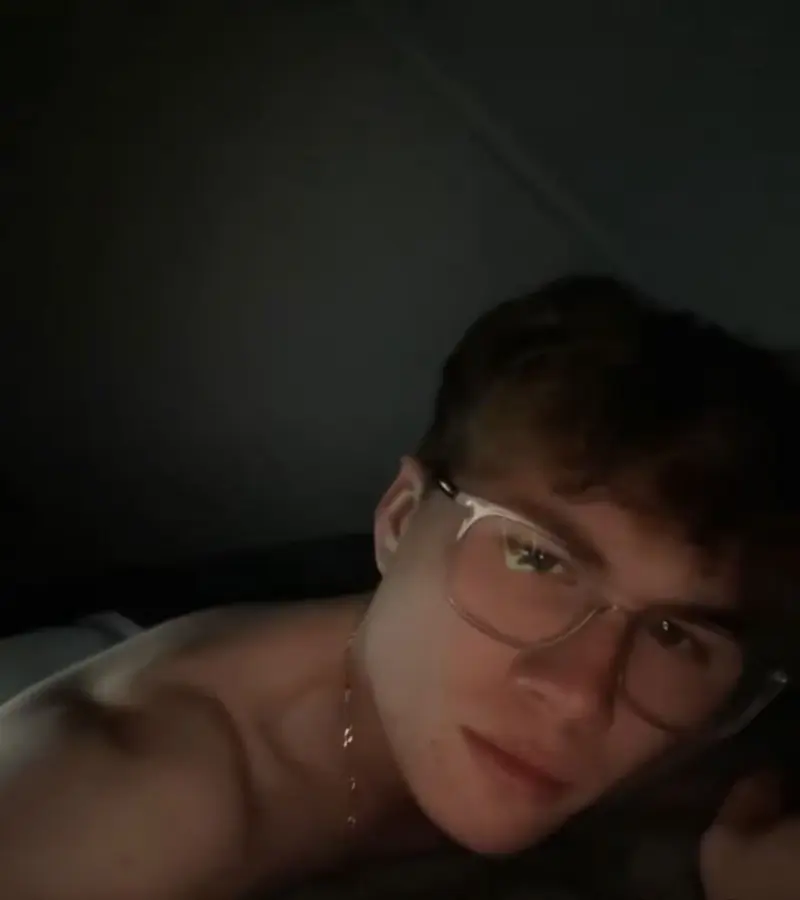 nael43239 (18) male from BE - sexting partner