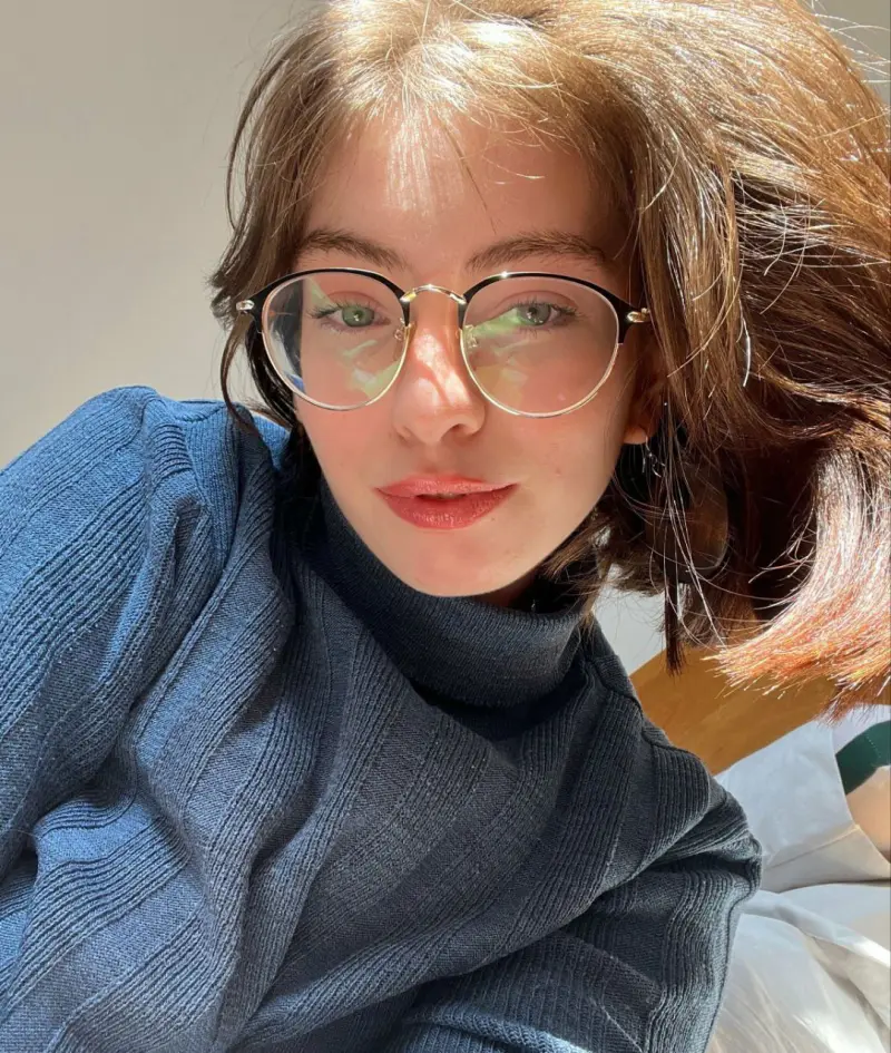 nancy37294 (18) female from US - sexting partner