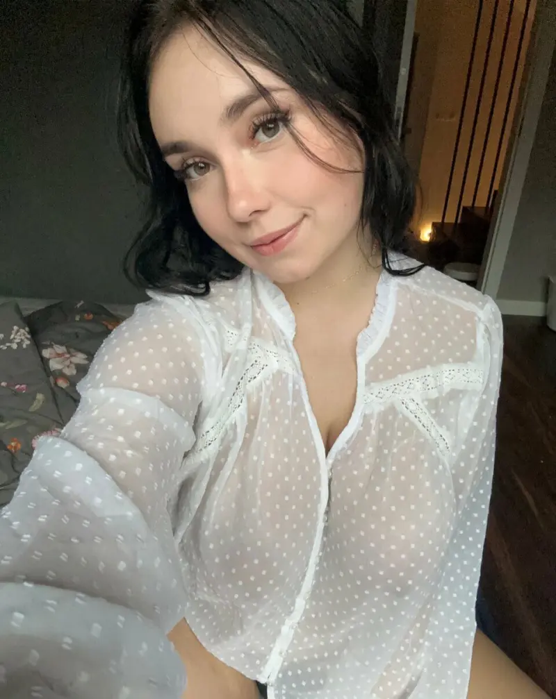 nancy8524 (24) female from US - sexting partner