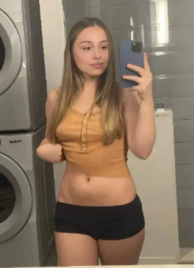 napitov203 (18) female from DE - sexting partner