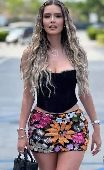 natom89001 (18) female from UZ - sexting partner