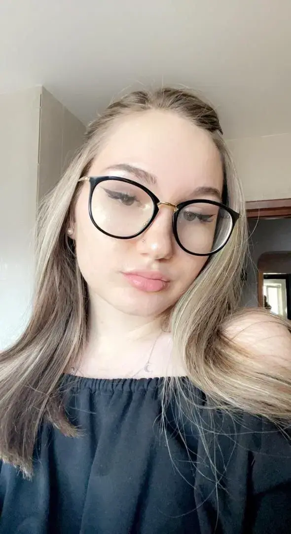 nayoxic329 (23) female from BE - sexting partner