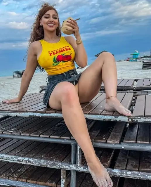 nazemyta (18) female from US - sexting partner