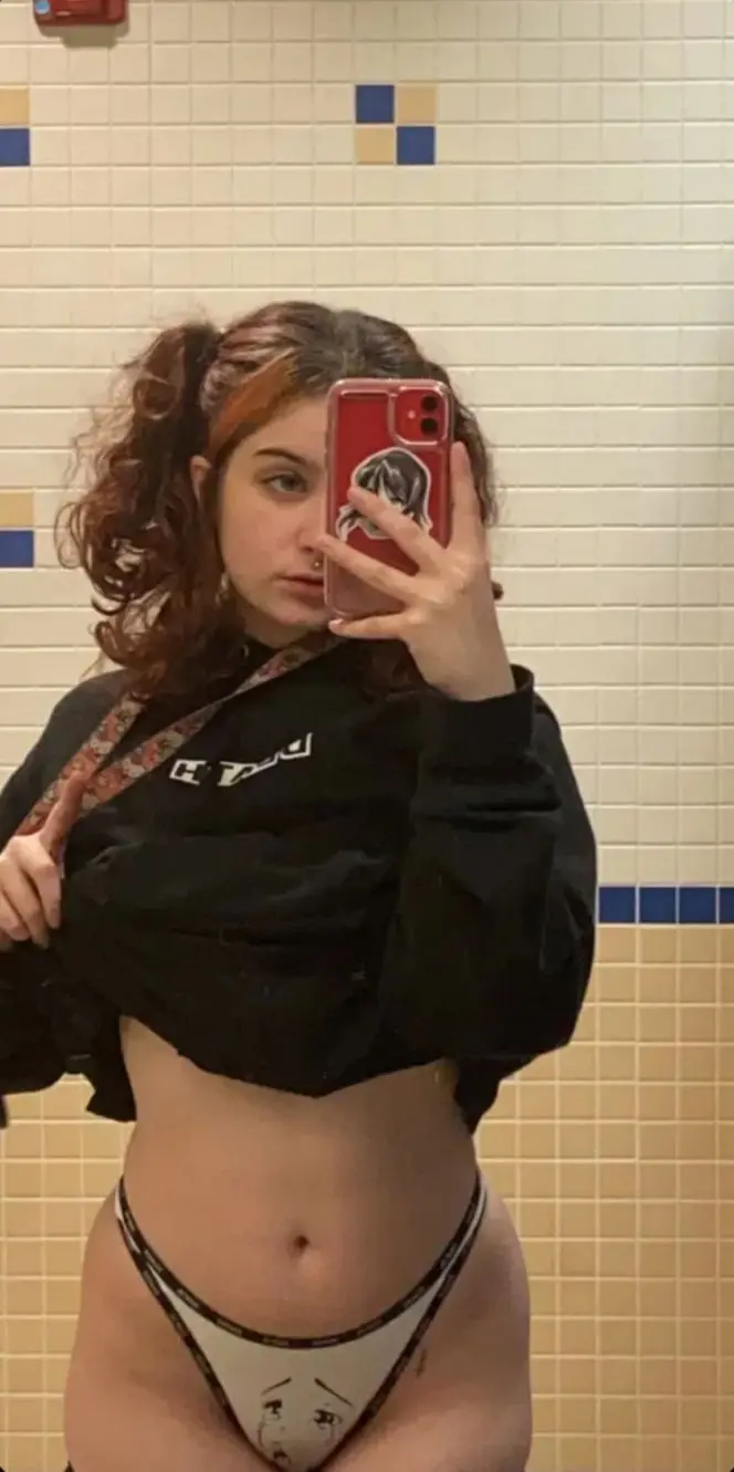 nehafoy (18) female from US - sexting partner