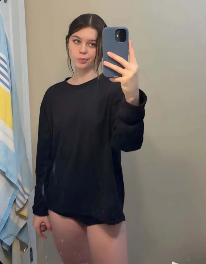 nekepinj (20) female from GB - sexting partner