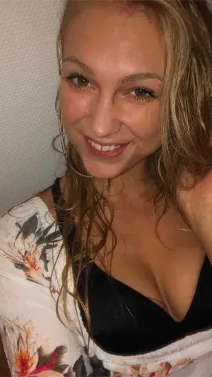 nellyrolly496 from US