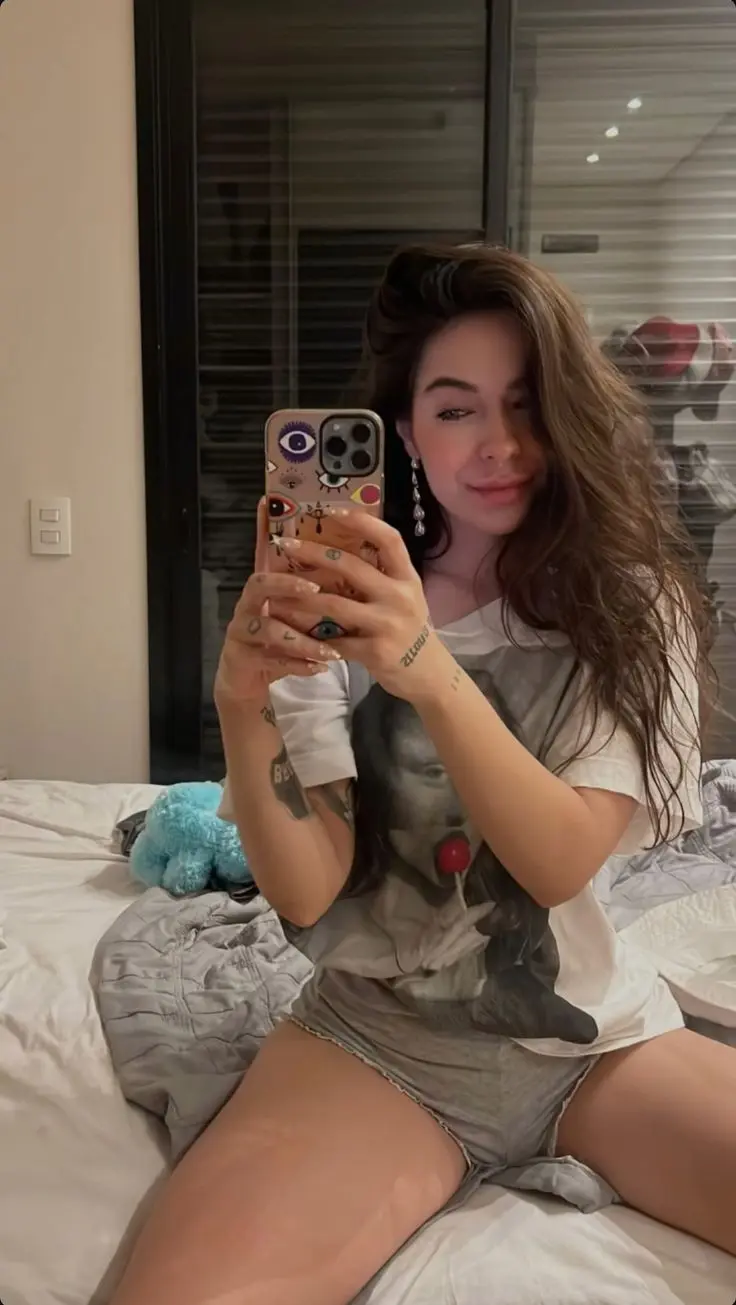 nemefis450 (18) female from AE - sexting partner