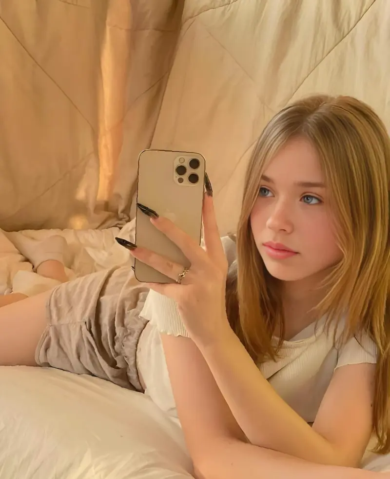 nepoh89683 (21) female from GB - sexting partner