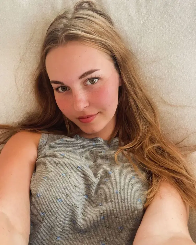 nerej59065 (18) female from SE - sexting partner