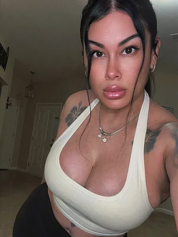 nevira3192 (18) female from US - sexting partner