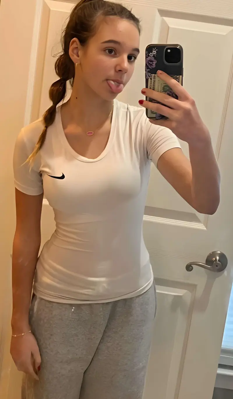 newafit601 (18) female from GB - sexting partner