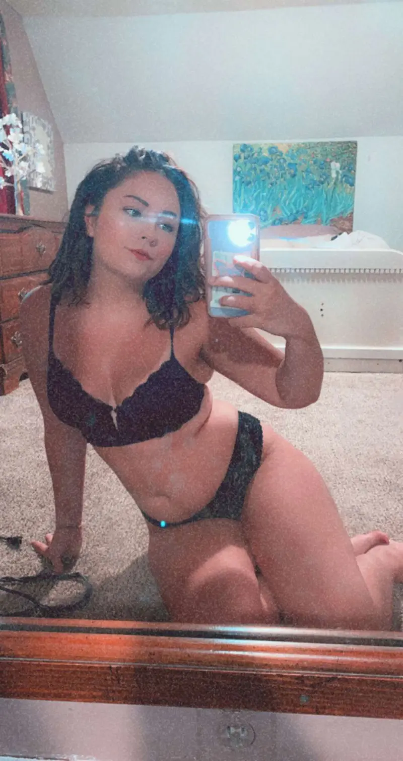 ngivjon (18) female from US - sexting partner