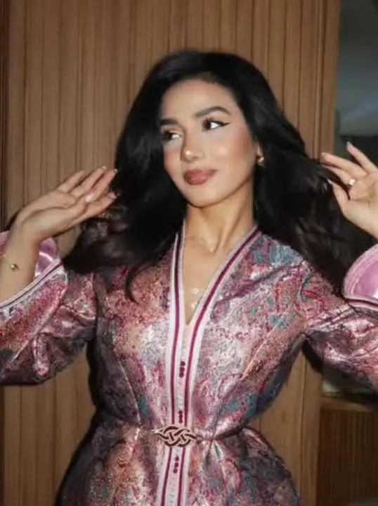 nibid16712 (18) female from GB - sexting partner