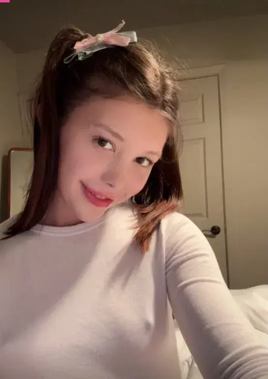 nigox53414 (22) female from US - sexting partner