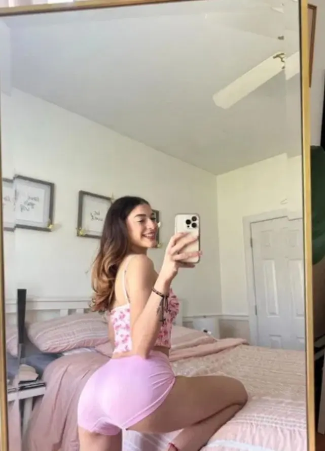 nimota (18) female from US - sexting partner