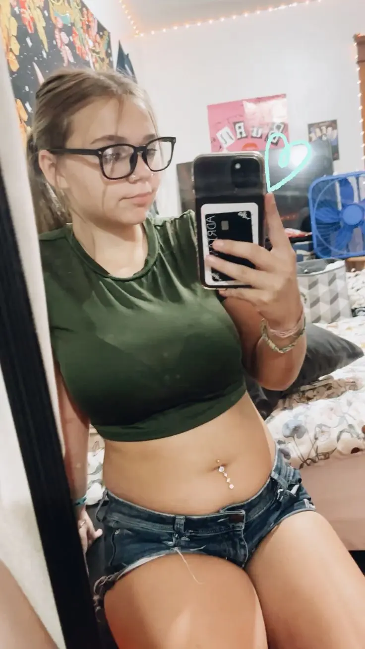 nisifa3227 (18) female from US - sexting partner