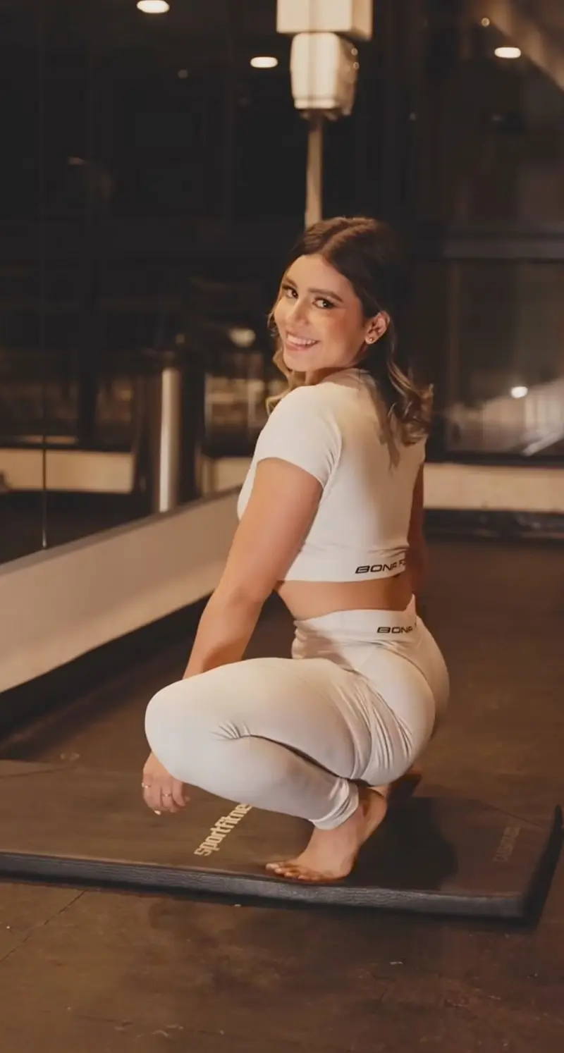 nivokmnj (22) female from US - sexting partner