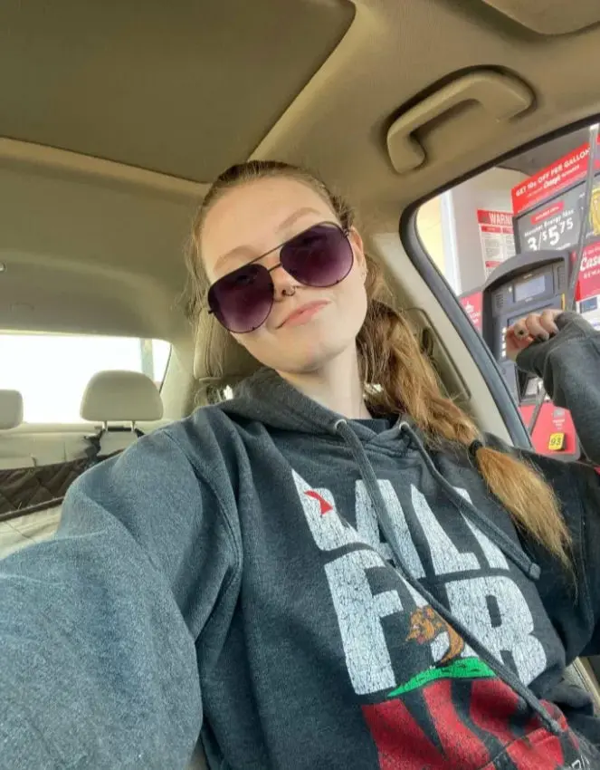 nixowity (22) female from GB - sexting partner