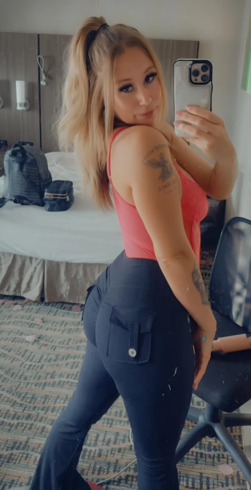 nobonaj944 (23) female from CA - sexting partner