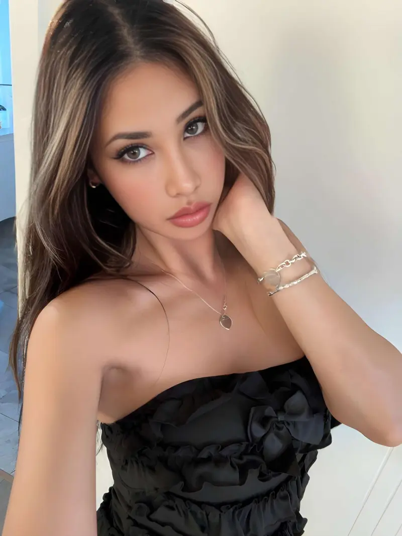 nojokig652 (21) female from GB - sexting partner