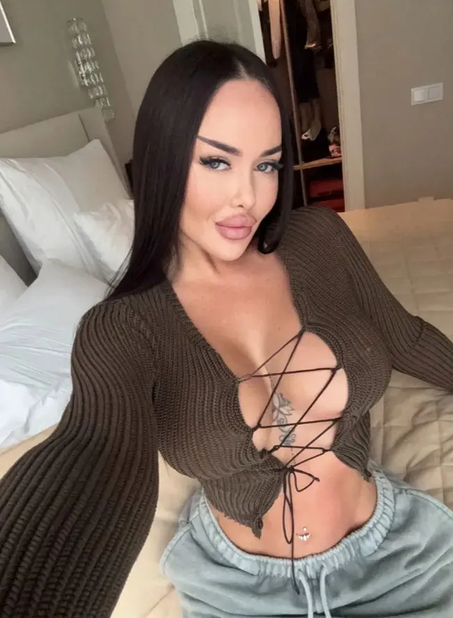 nonages (18) female from US - sexting partner