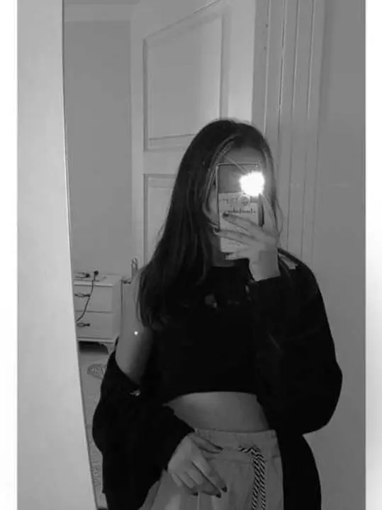 nopiqi (18) female from US - sexting partner