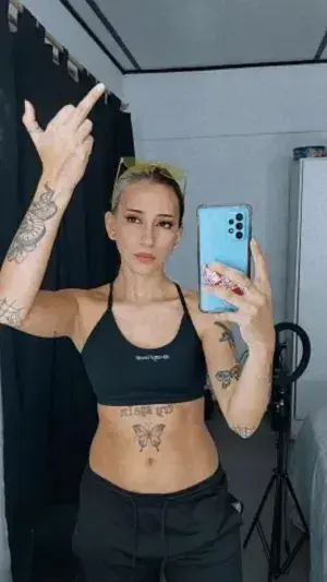 noxadov424 (18) female from GB - sexting partner