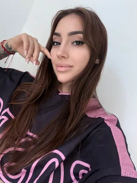 noyolig755 (18) female from SE - sexting partner