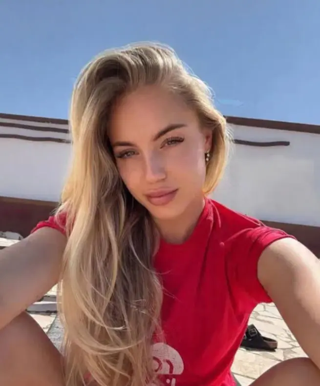 nurodybi (18) female from US - sexting partner