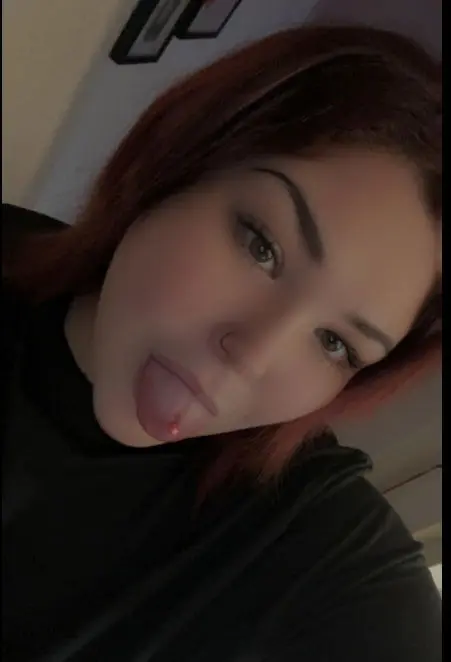 nyraqi (18) female from GB - sexting partner