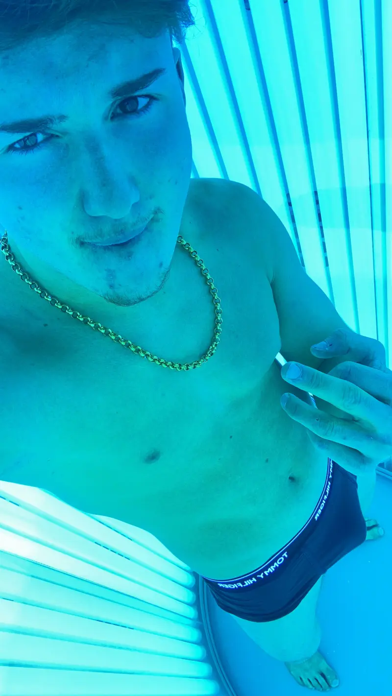 ojallen2007 (18) male from GB - sexting partner