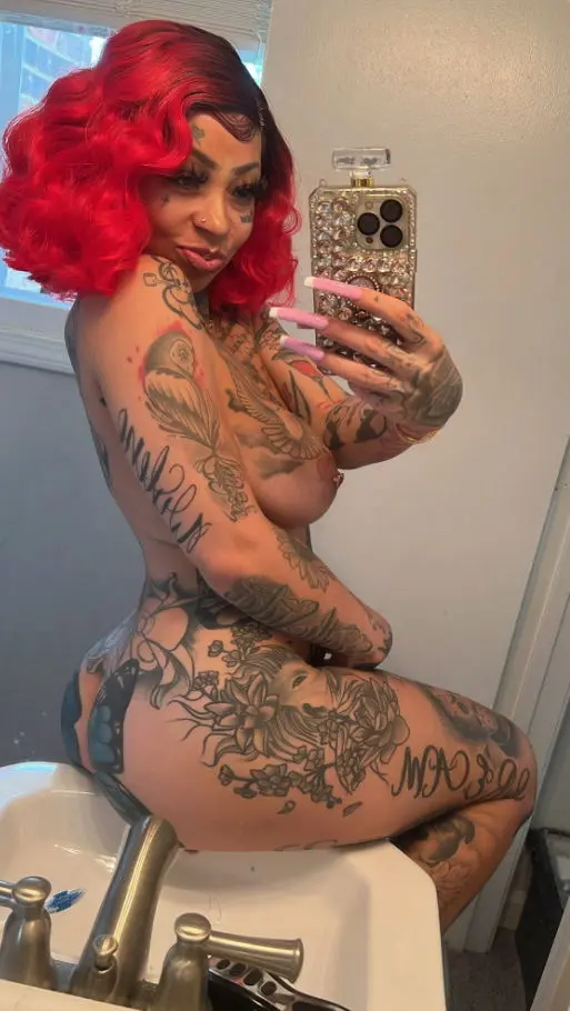 okeatnip (18) female from US - sexting partner