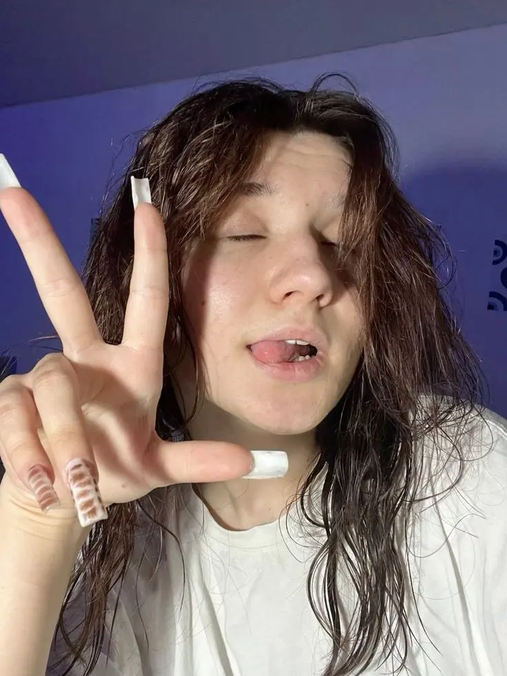 oliva3356 (22) female from AU - sexting partner