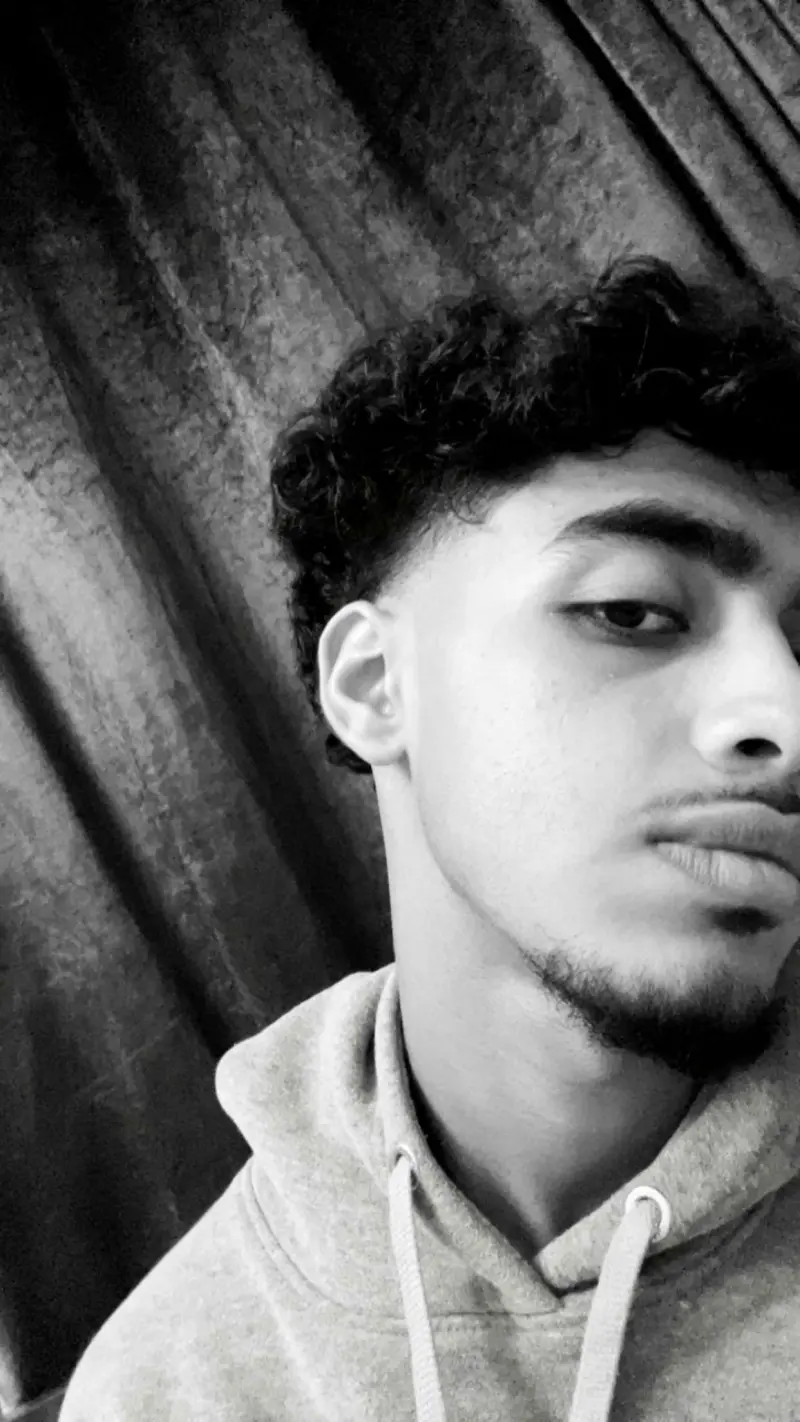 oma316139 (23) male from GB - sexting partner