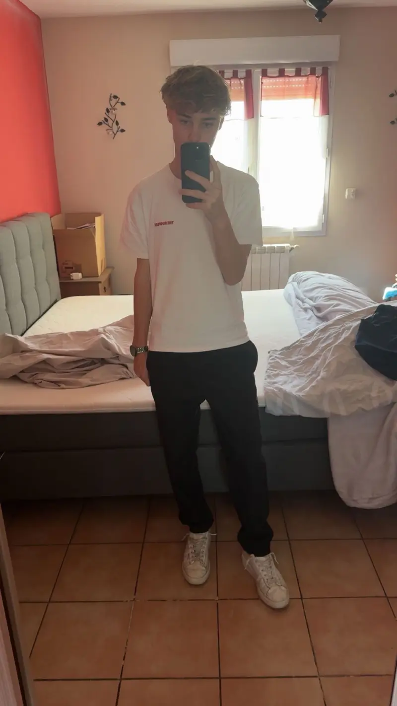 onlysebiche (18) male from FR - sexting partner