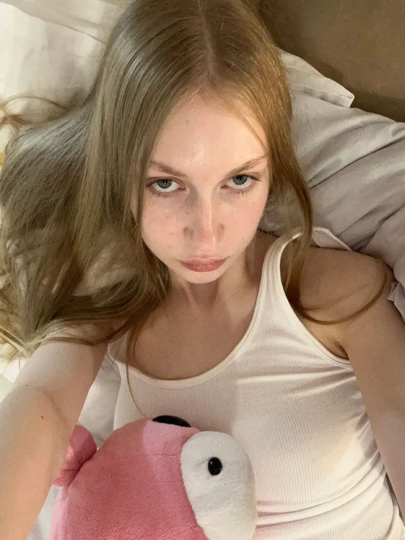oqozuxb (18) female from US - sexting partner