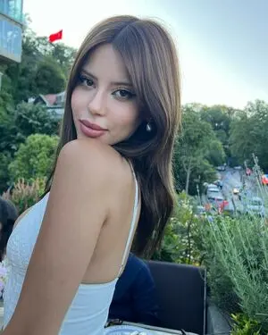 pahif33342 (18) female from GB - sexting partner