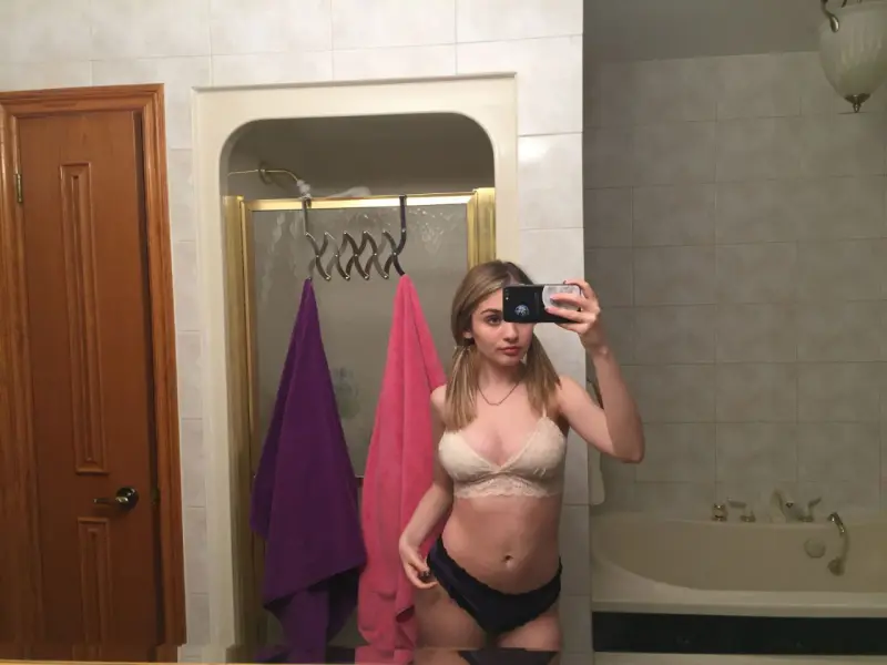 papaou (19) female from DE - sexting partner