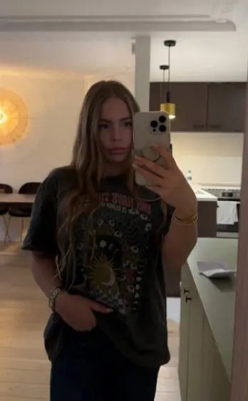 paroh41434 (26) female from AU - sexting partner