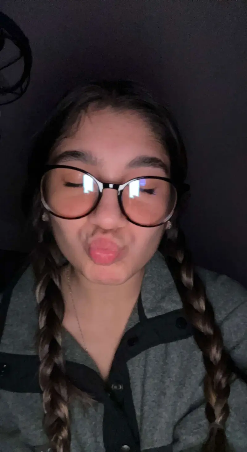 paulmiya (18) female from US - sexting partner