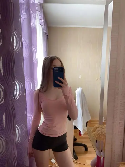 payik77751 (23) female from GB - sexting partner