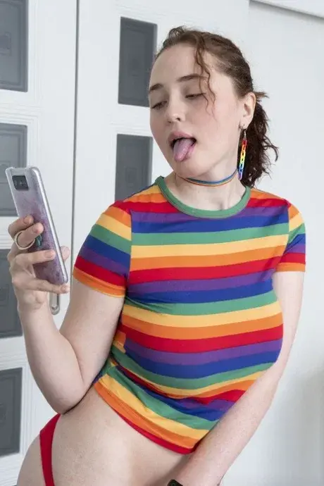 pemoc67618 (18) female from DE - sexting partner