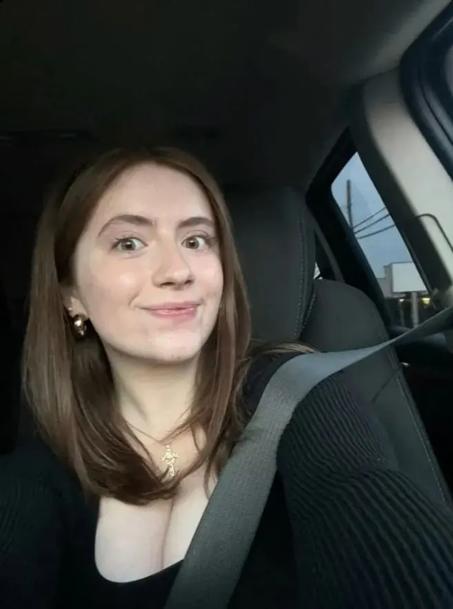 pewovkl (23) female from US - sexting partner