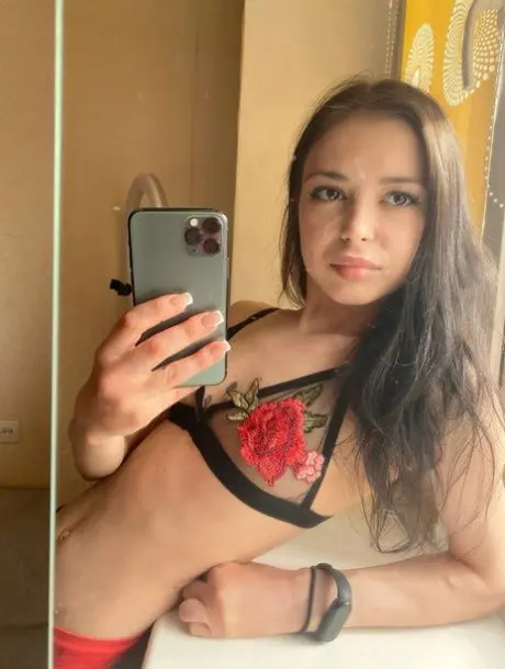 pigov98313 (18) female from GB - sexting partner