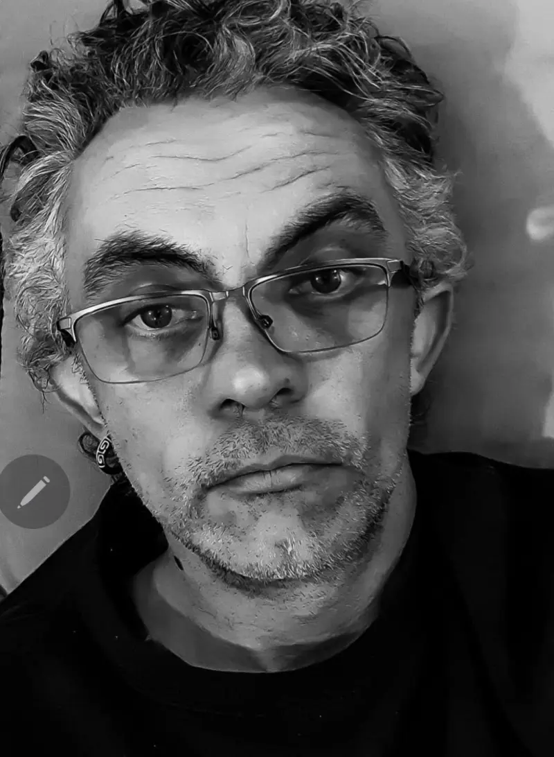 pipalooch (52) male from GB - sexting partner