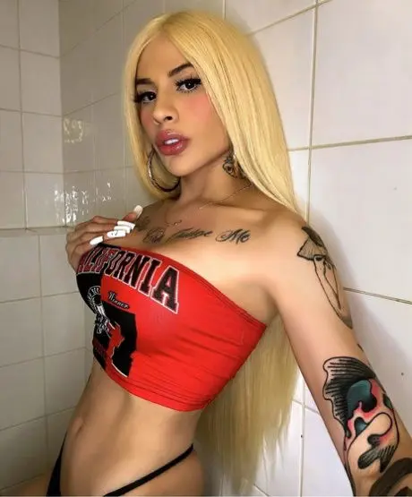 piveh18026 (21) female from AU - sexting partner