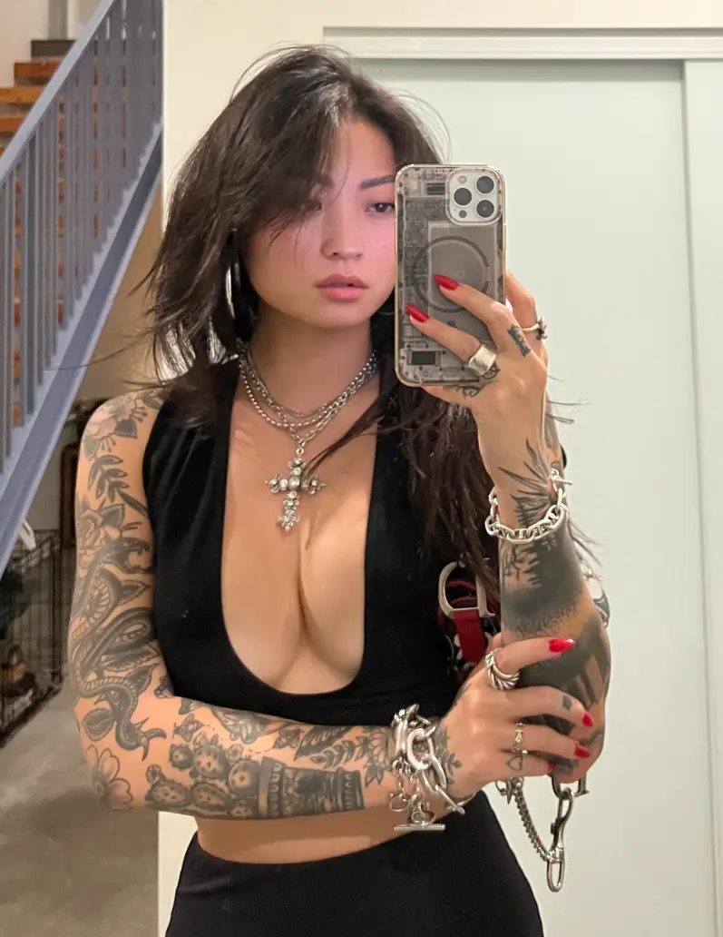 pizaza (18) female from GB - sexting partner